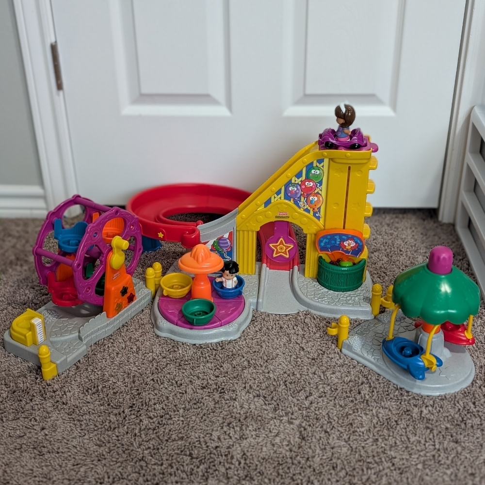 Fisher-Price Colorful Amusement Park Playset